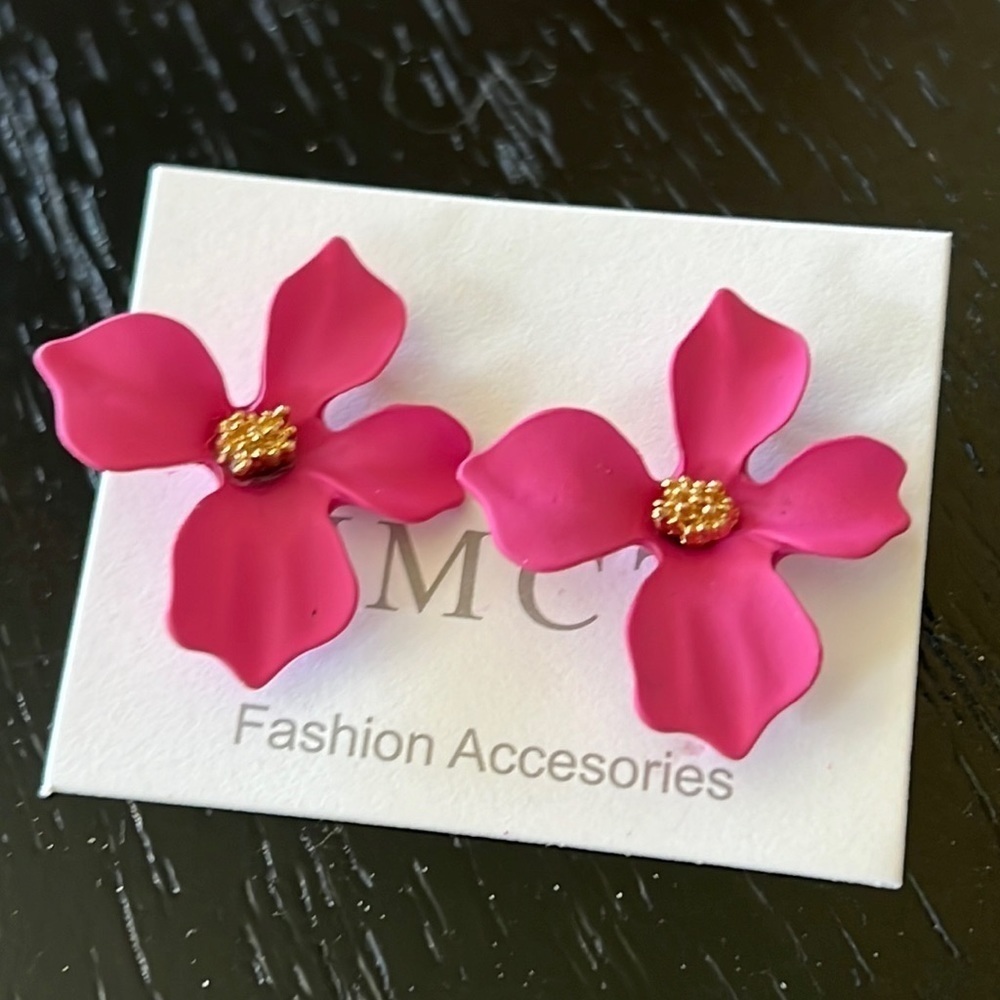 PINK flower stud earrings-NWT